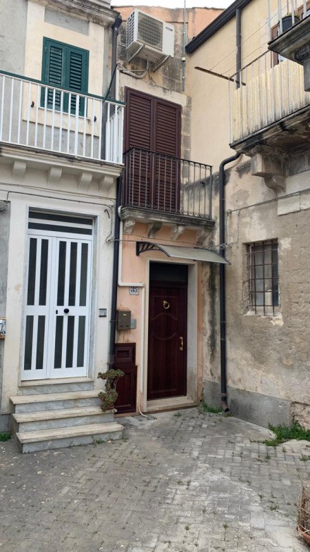 casa indipendente in vendita a Modica