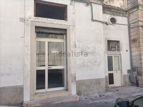 locale commerciale in vendita a Modica in zona Modica Alta