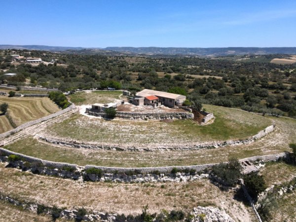 casa indipendente in vendita a Modica
