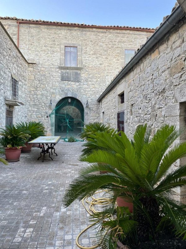 casa indipendente in vendita a Modica