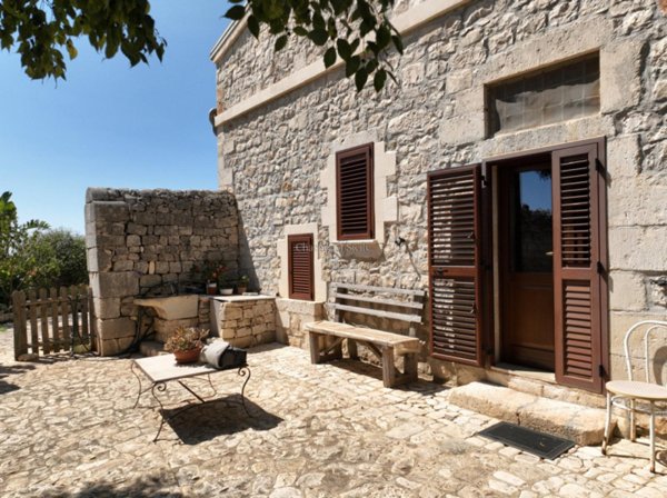 casa indipendente in vendita a Modica