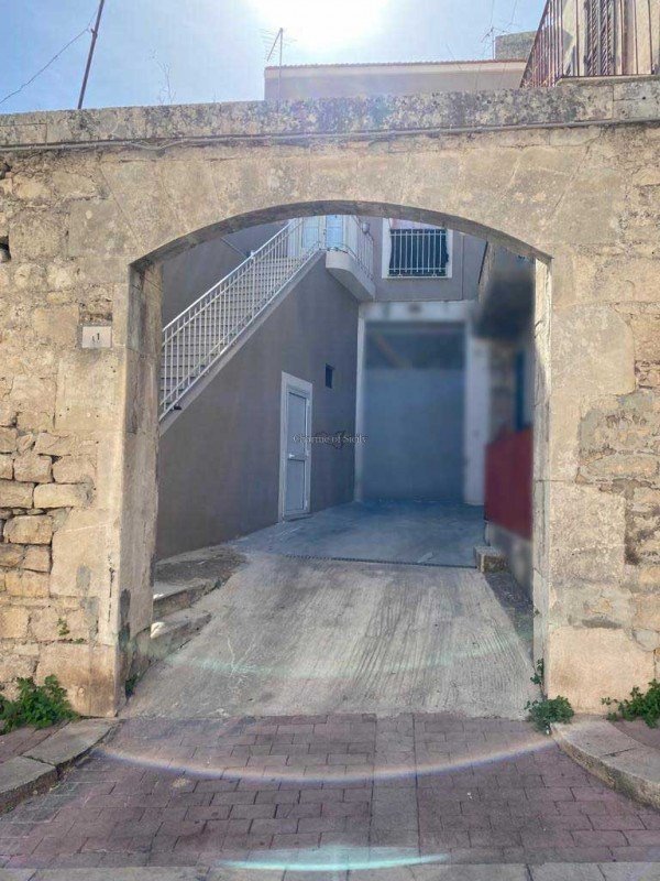 casa indipendente in vendita a Modica in zona Modica Alta