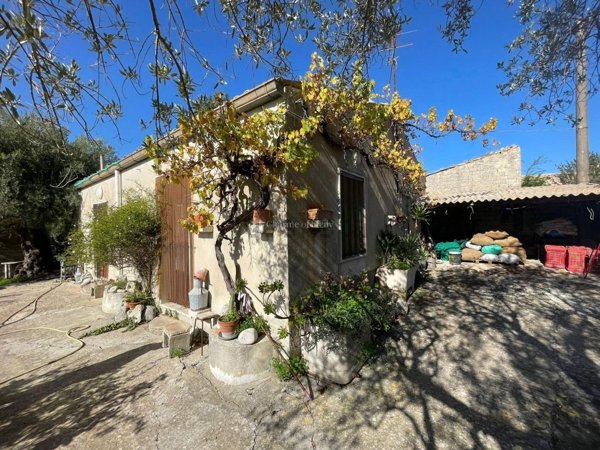 casa indipendente in vendita a Modica in zona Frigintini