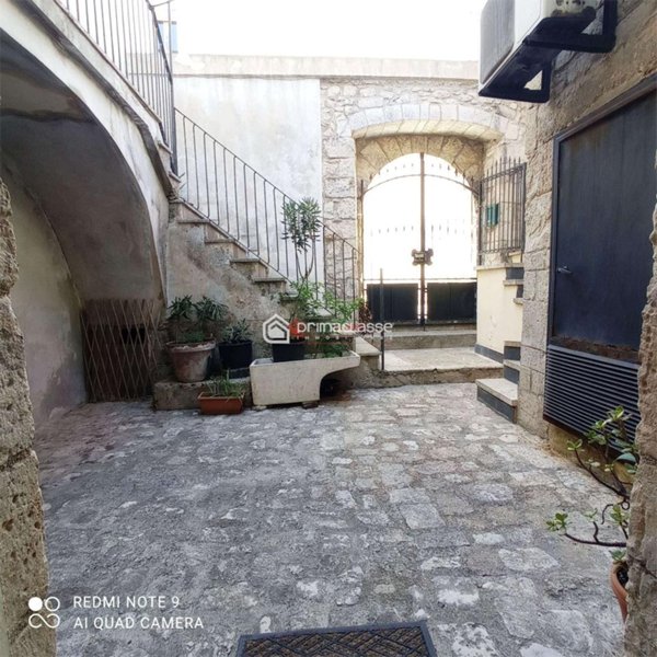 casa indipendente in vendita a Modica in zona Modica Alta
