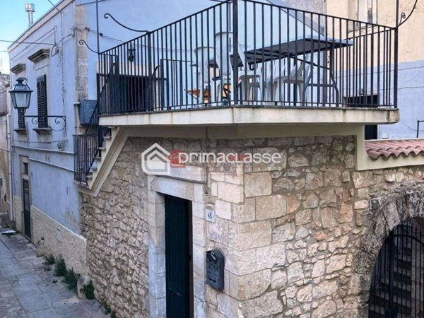 casa indipendente in vendita a Modica in zona Modica Alta