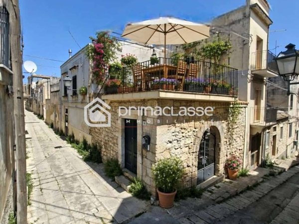 casa indipendente in vendita a Modica in zona Modica Alta