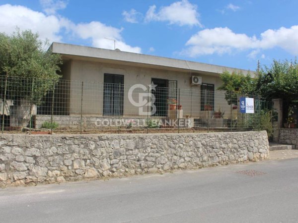 casa indipendente in vendita a Modica