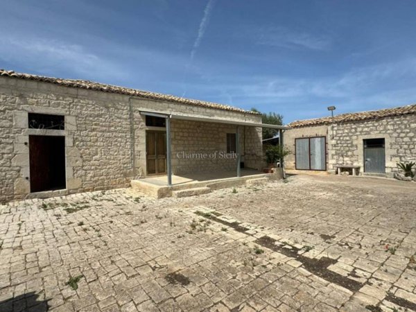 casa indipendente in vendita a Modica in zona Frigintini