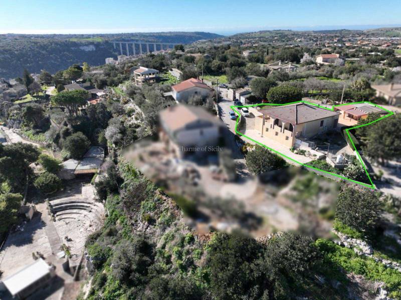 casa indipendente in vendita a Modica