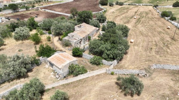casa indipendente in vendita a Modica