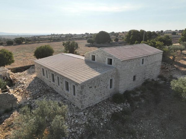 casa indipendente in vendita a Modica