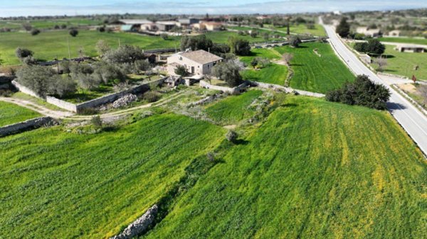 casa indipendente in vendita a Modica