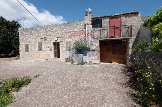 casa indipendente in vendita a Modica in zona Frigintini