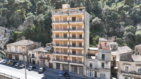 locale commerciale in vendita a Modica
