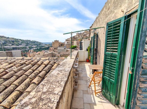 casa indipendente in vendita a Modica in zona Modica Alta
