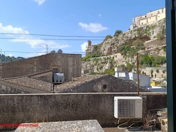 casa indipendente in vendita a Modica in zona Modica Alta