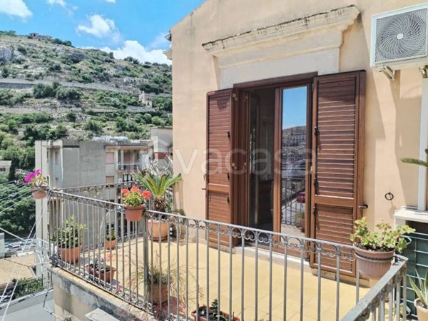 casa indipendente in vendita a Modica