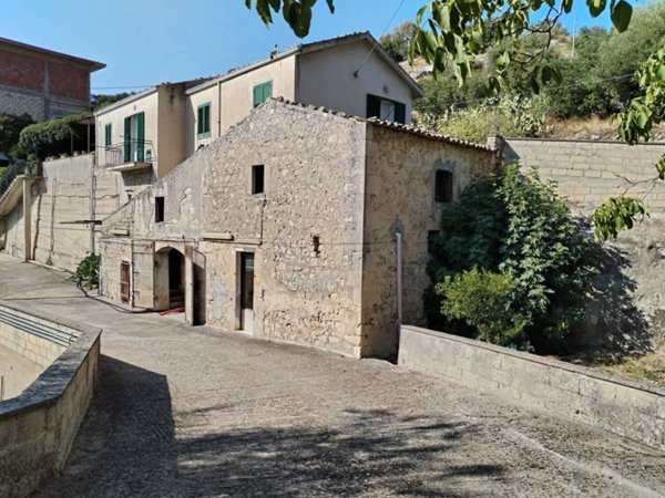 casa indipendente in vendita a Modica in zona Modica Bassa