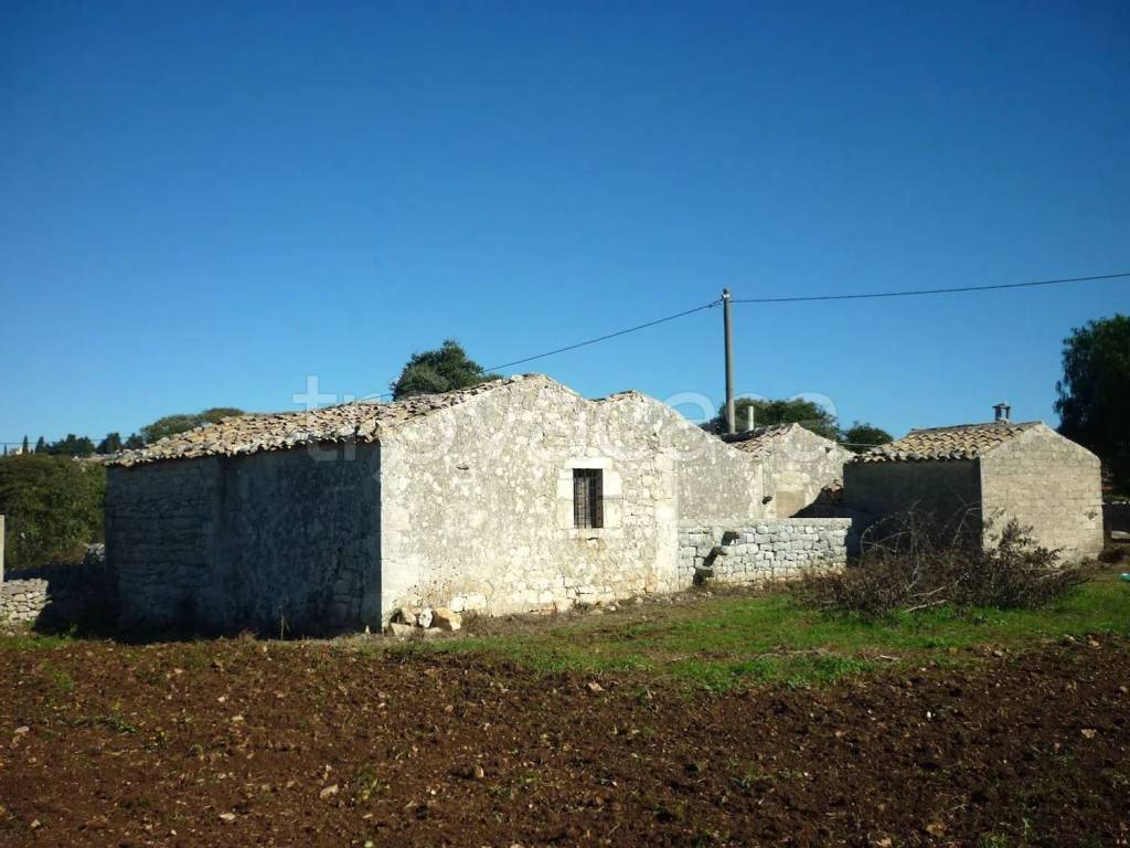 casa indipendente in vendita a Modica