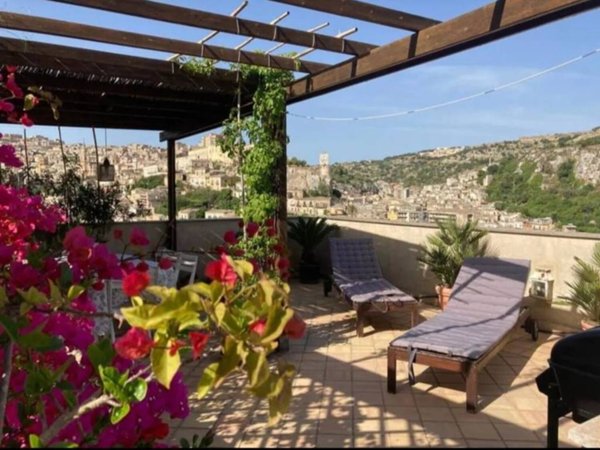 casa indipendente in vendita a Modica in zona Modica Bassa
