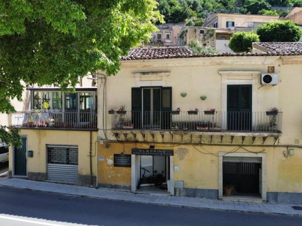 casa indipendente in vendita a Modica in zona Modica Bassa