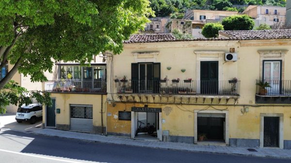 casa indipendente in vendita a Modica in zona Modica Bassa