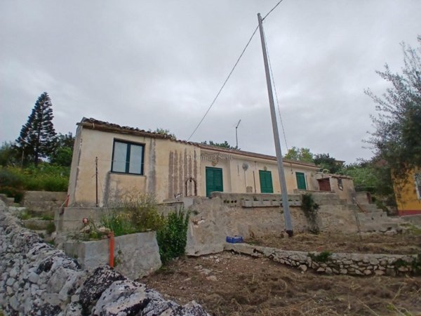 casa indipendente in vendita a Modica in zona Modica Bassa