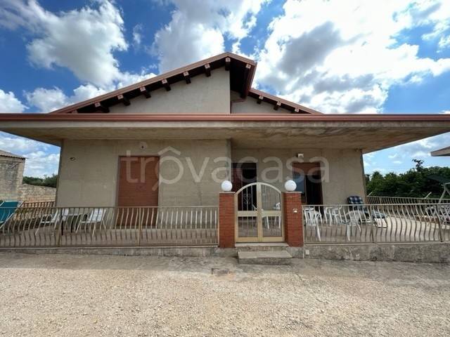 casa indipendente in vendita a Modica
