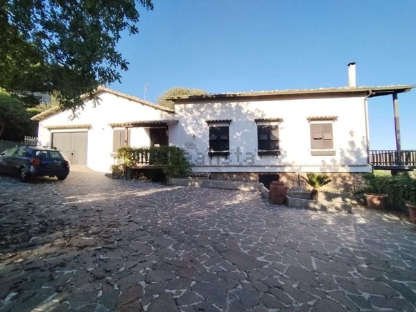 casa indipendente in vendita a Modica