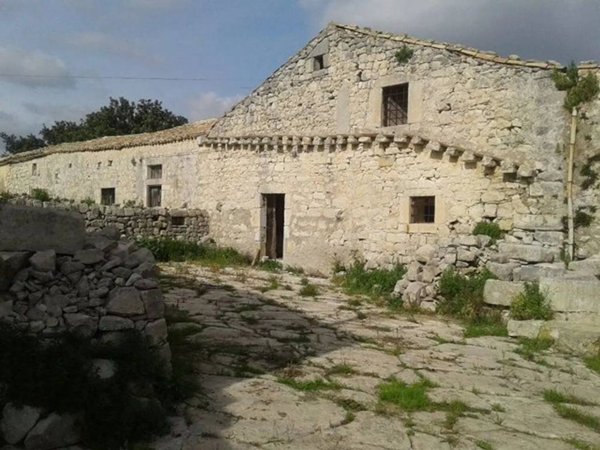 casa indipendente in vendita a Modica