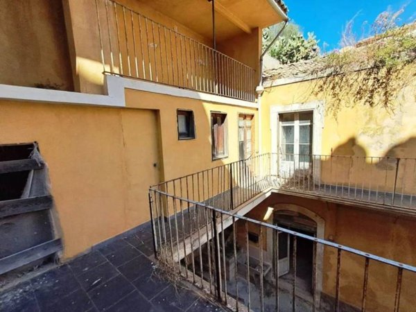 casa indipendente in vendita a Modica in zona Modica Alta