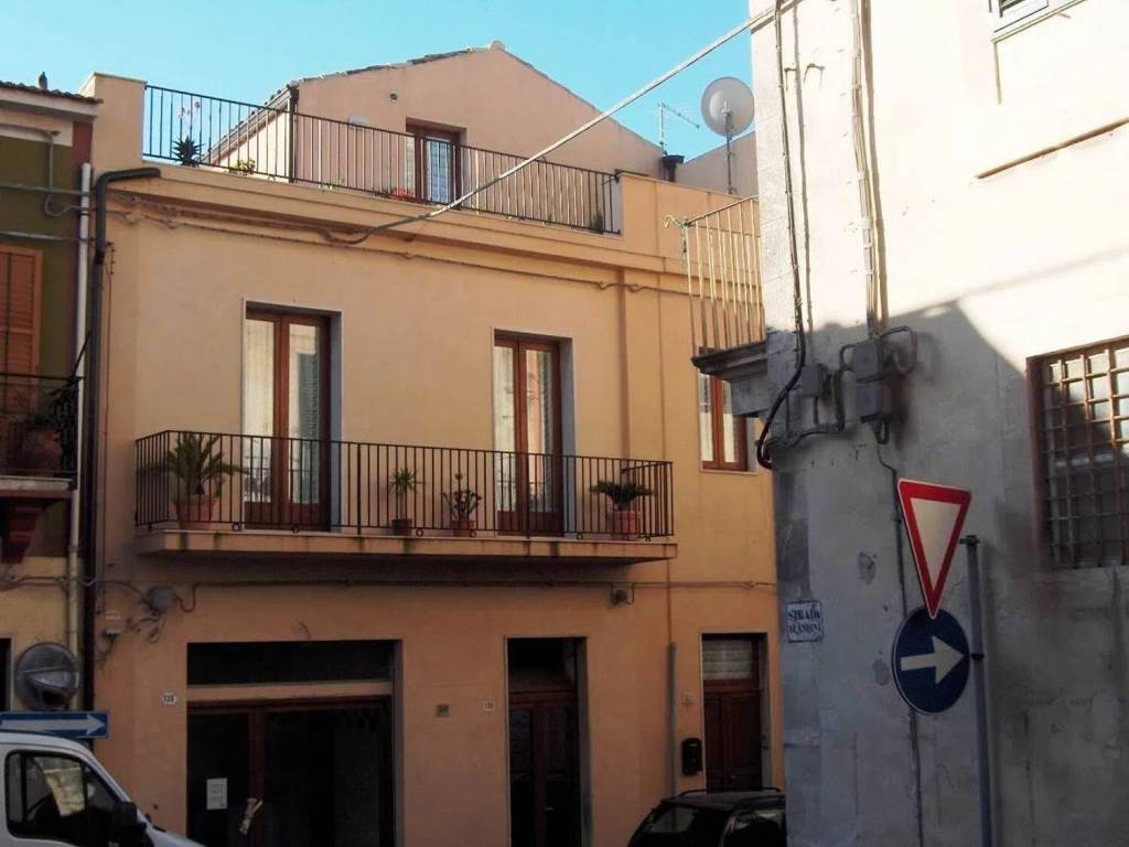 intera palazzina in vendita a Modica in zona Modica Alta