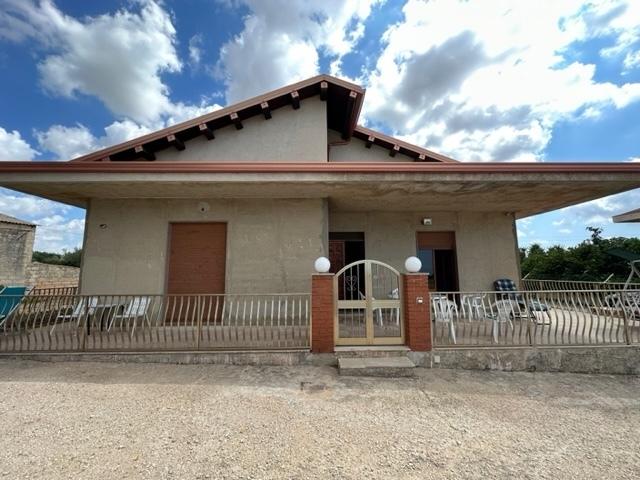casa indipendente in vendita a Modica
