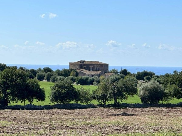 casa indipendente in vendita a Modica