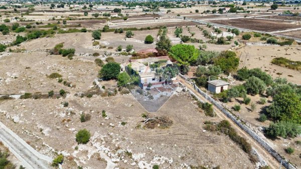 casa indipendente in vendita a Modica
