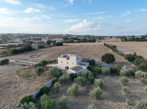 casa indipendente in vendita a Modica