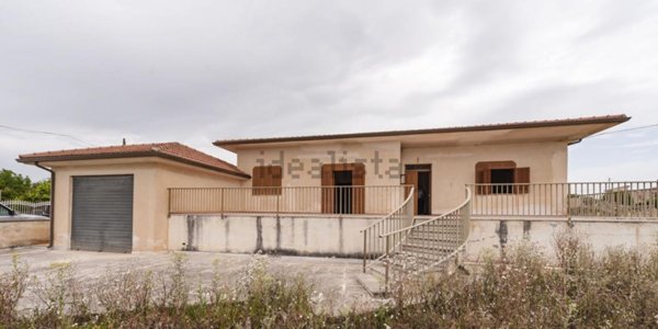 casa indipendente in vendita a Modica