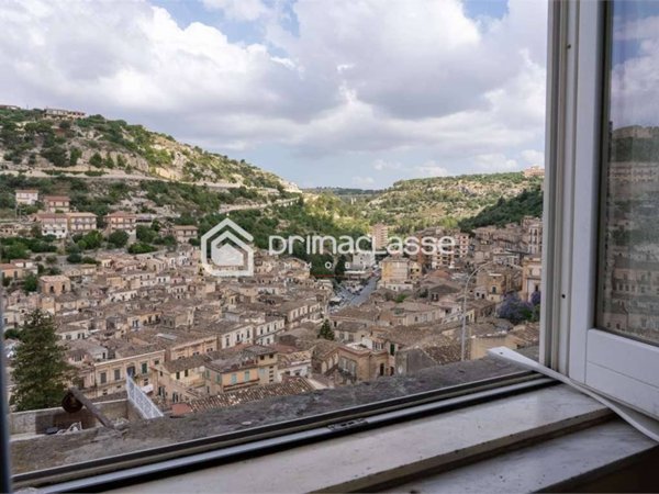 casa indipendente in vendita a Modica in zona Modica Alta