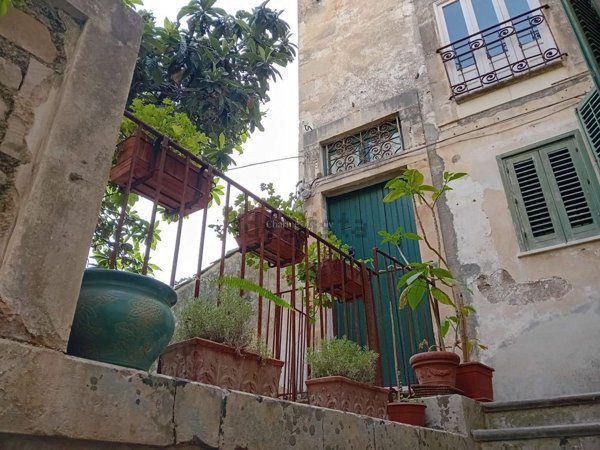 casa indipendente in vendita a Modica in zona Modica Bassa