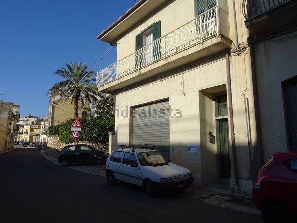 casa indipendente in vendita a Modica in zona Modica Alta