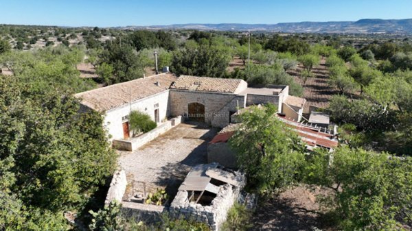casa indipendente in vendita a Modica in zona Frigintini