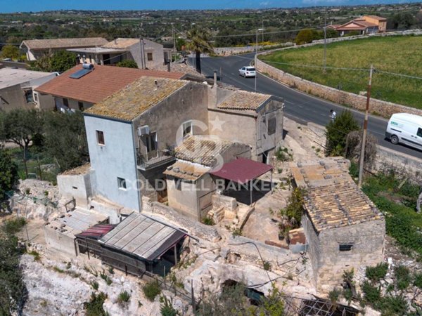 casa indipendente in vendita a Modica