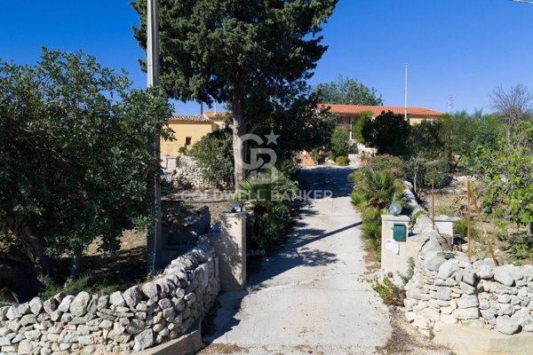 casa indipendente in vendita a Modica