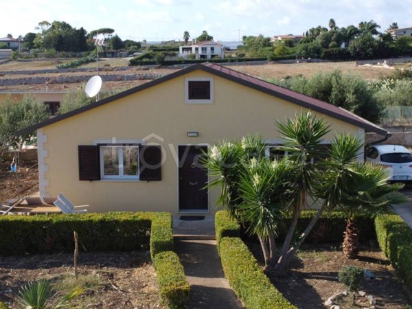 casa indipendente in vendita a Modica