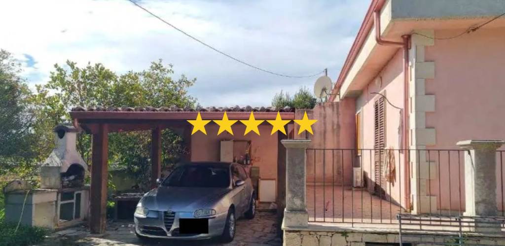 casa indipendente in vendita a Modica