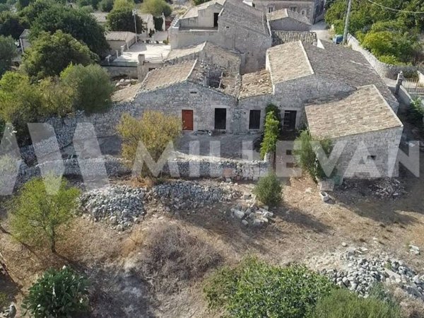 casa indipendente in vendita a Modica