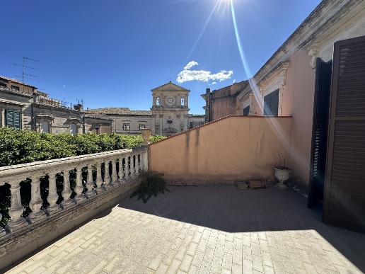 casa indipendente in vendita a Modica in zona Modica Alta