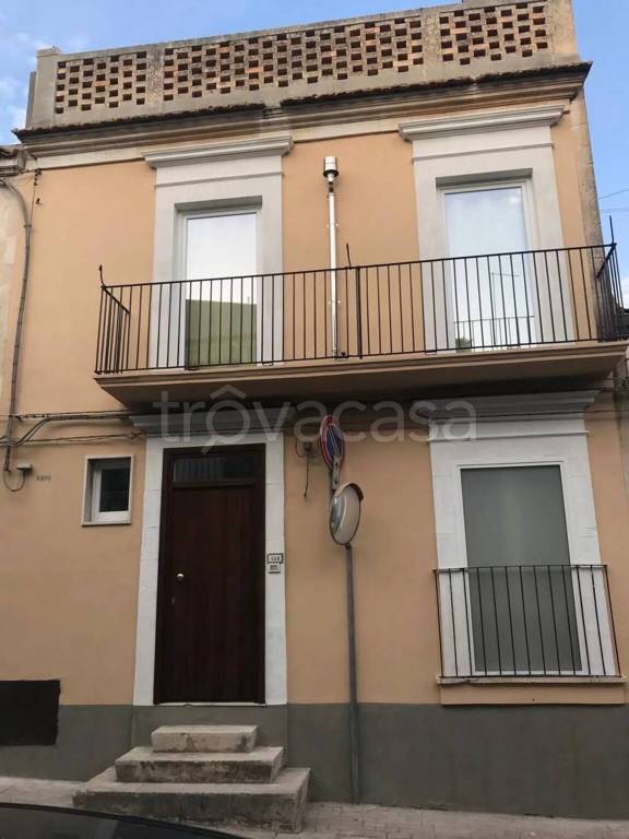 casa indipendente in vendita a Modica
