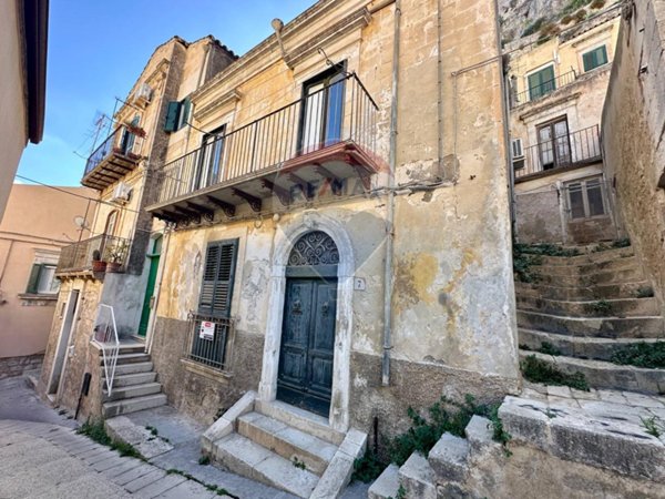 casa indipendente in vendita a Modica in zona Modica Bassa
