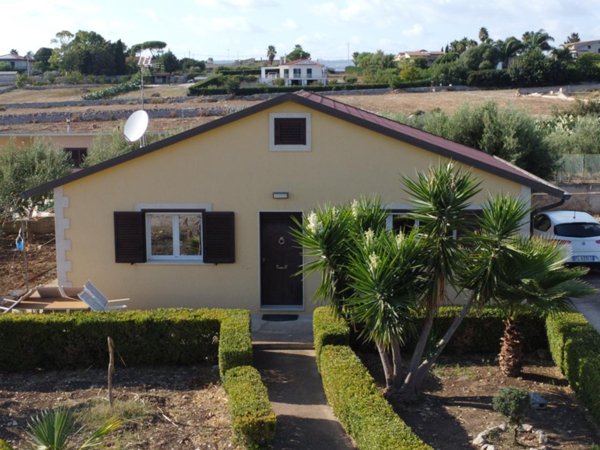 casa indipendente in vendita a Modica